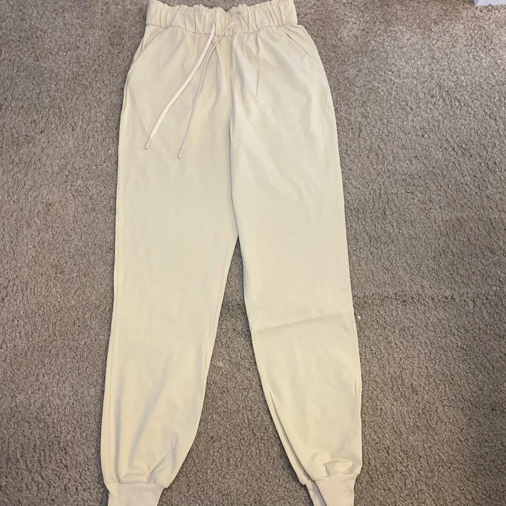 Lululemon Stretch High-Rise Jogger *Full Length Prosecco
